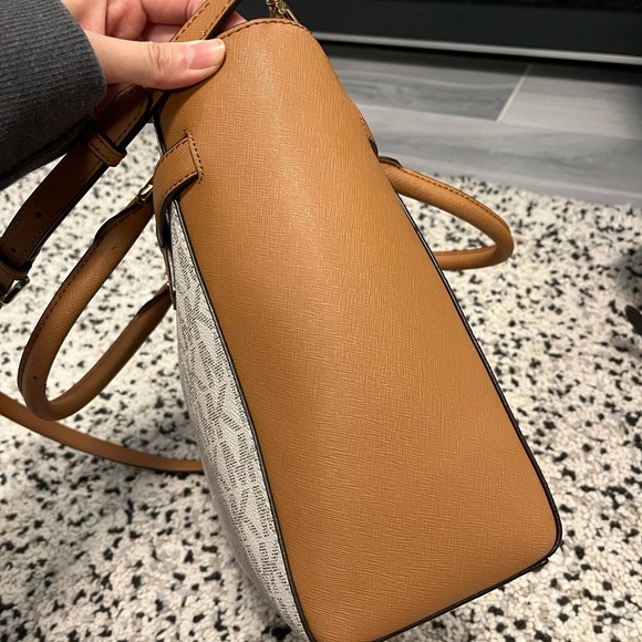 Authentic Brand New Michael Kors Handbag - Picture 4 of 8